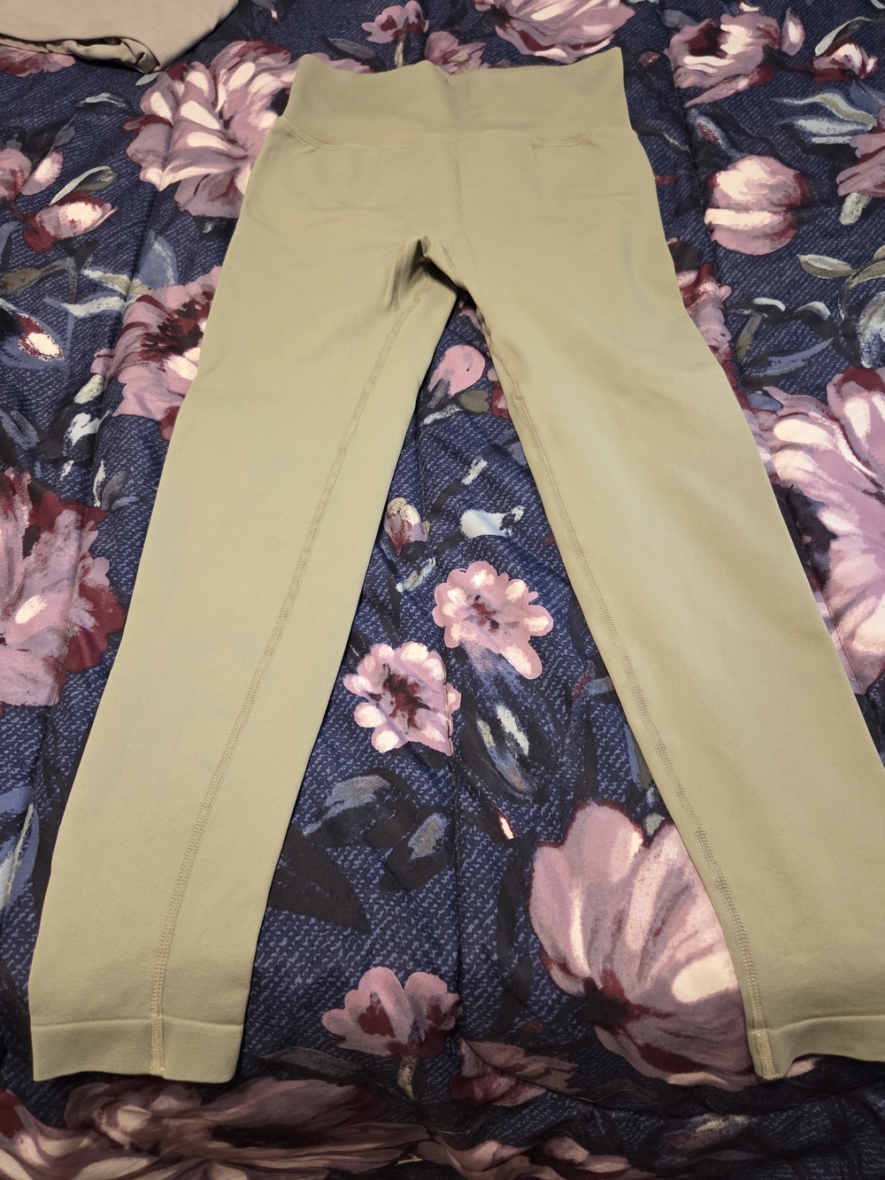High-Waist Women's Leggings in Olive Green